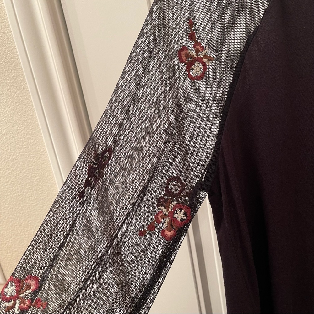 Maurices Women’s XL Black & Burgundy Rose Embroidered Floral Sheer Sleeve Blouse - Picture 9 of 12